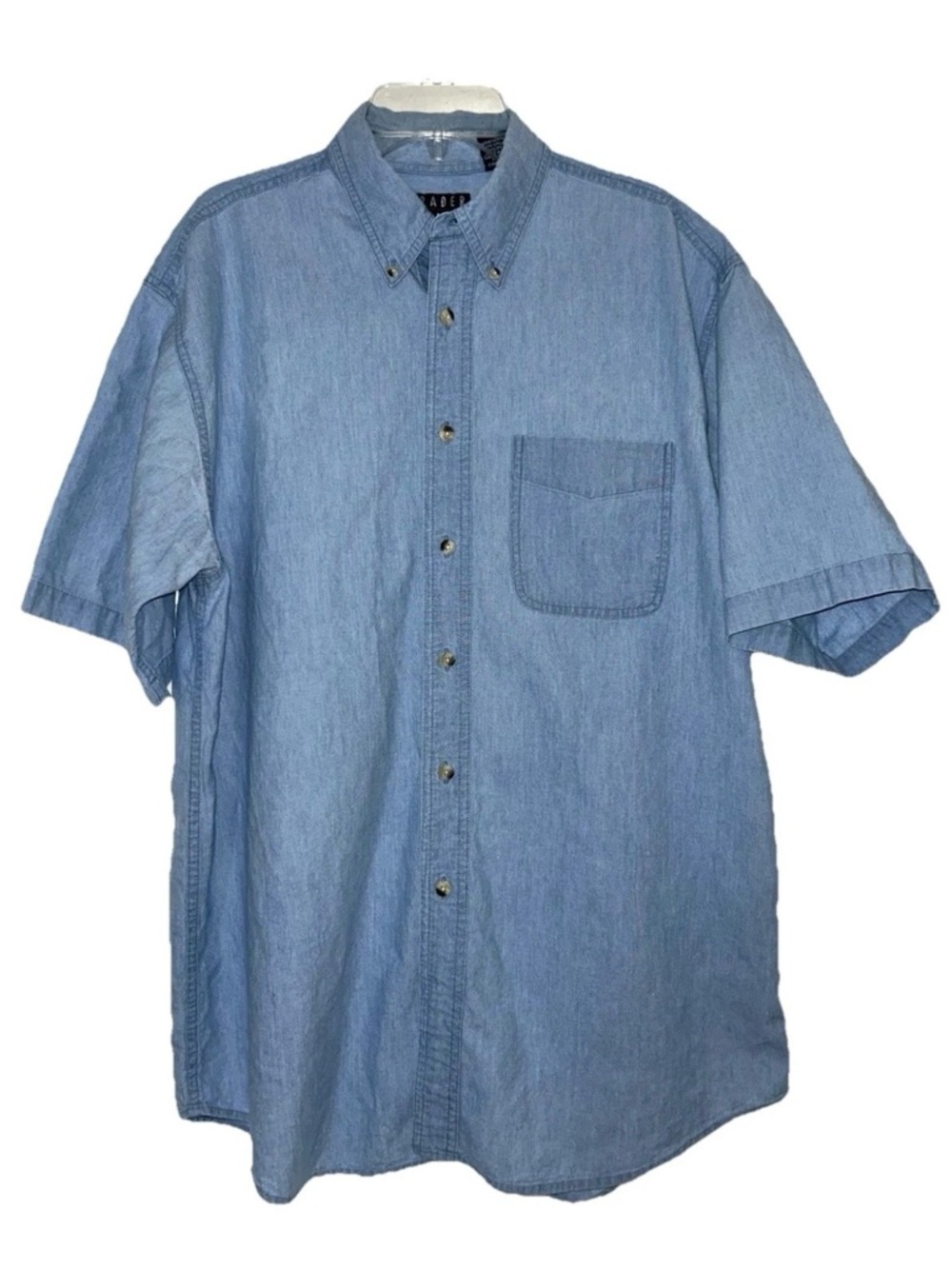 Vintage 90s Y2K Trader Bay Men’s Chambray Button-Down Short Sleeve Light Blue